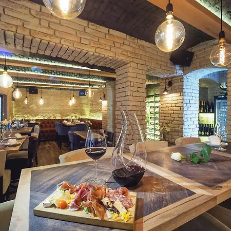 Garni Le Petit Piaf Hotel 3*