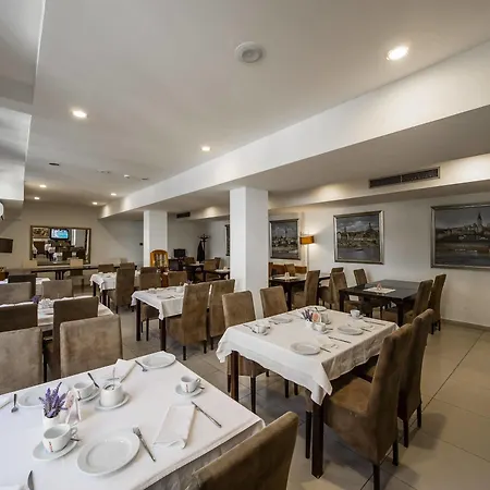 Garni Le Petit Piaf 3* Belgrado